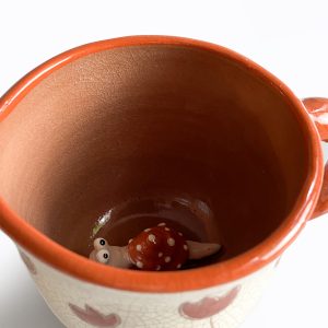 Kávés bögre csigalakóval